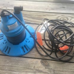 Utilitech Plug-In Cover Pump
