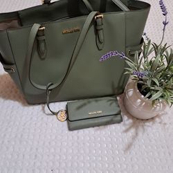 Michael Kors Women Sholder  Bag/Wallet  New 