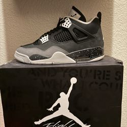 Jordan 4’s “WHITE THUNDER” Size 9 Men