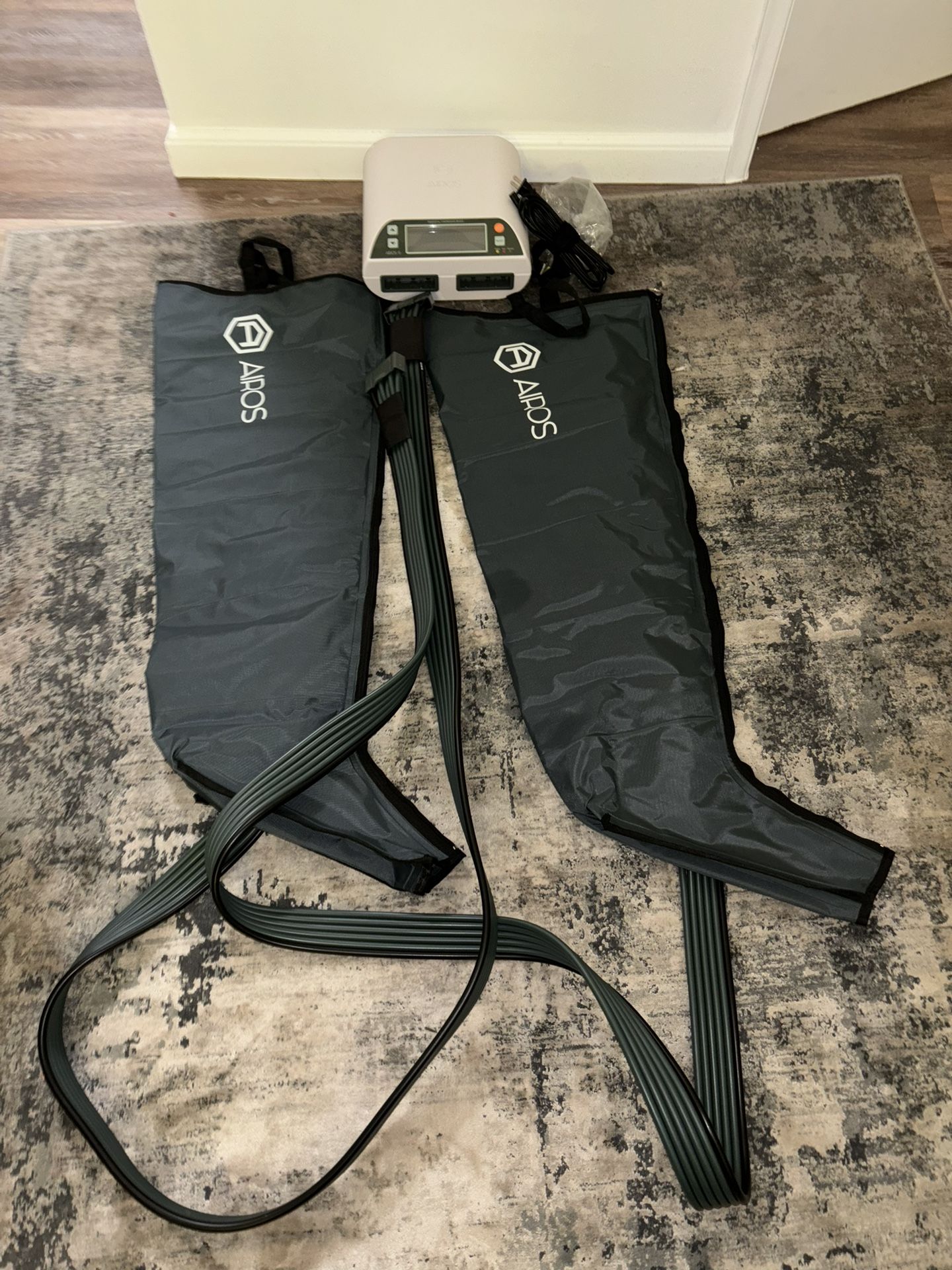 Airos 6 Sequential Compression Device With Size Large Leg Sleeves