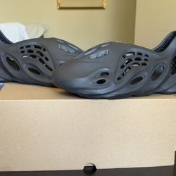 Size 11M - Adidas Yeezy Foam RNNR “Onyx”