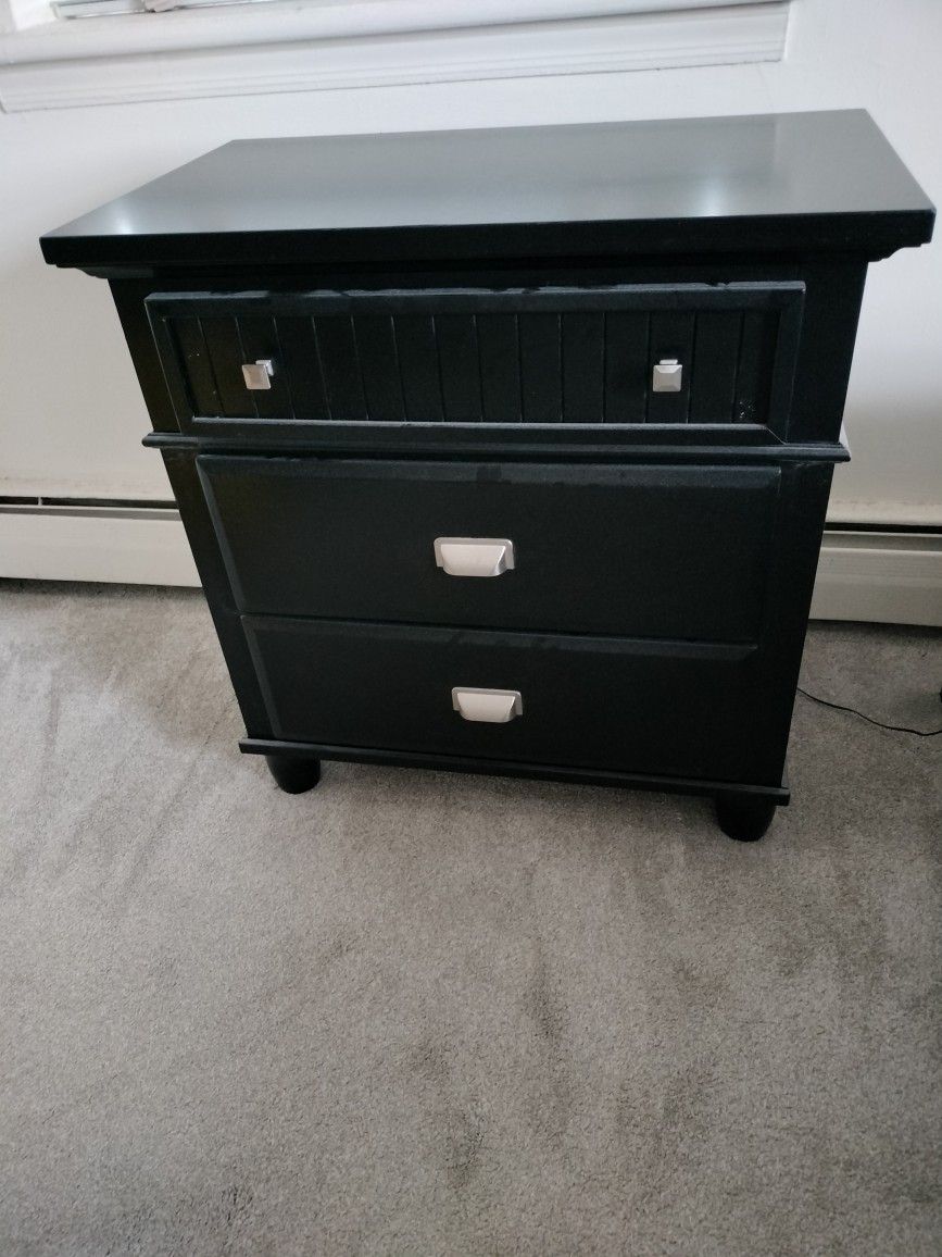 Night stand / Bedside Table