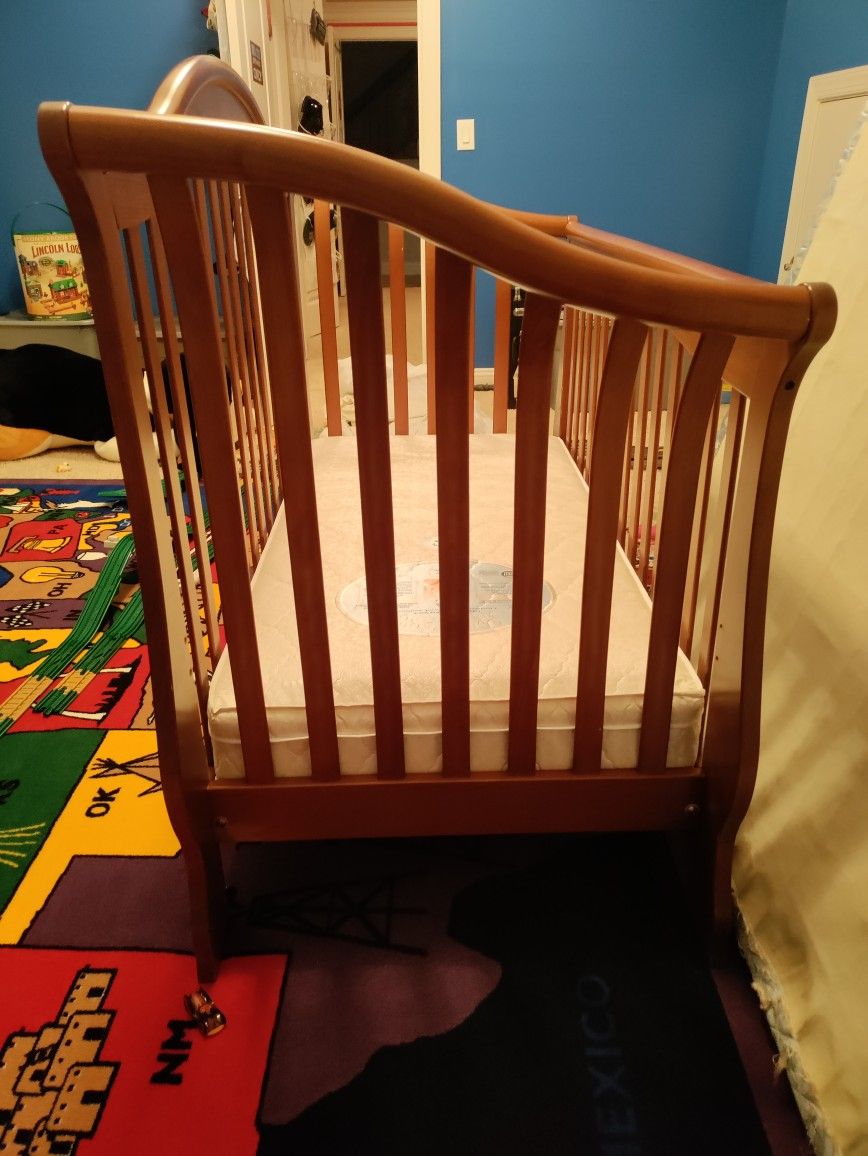 Pali Convertible Crib