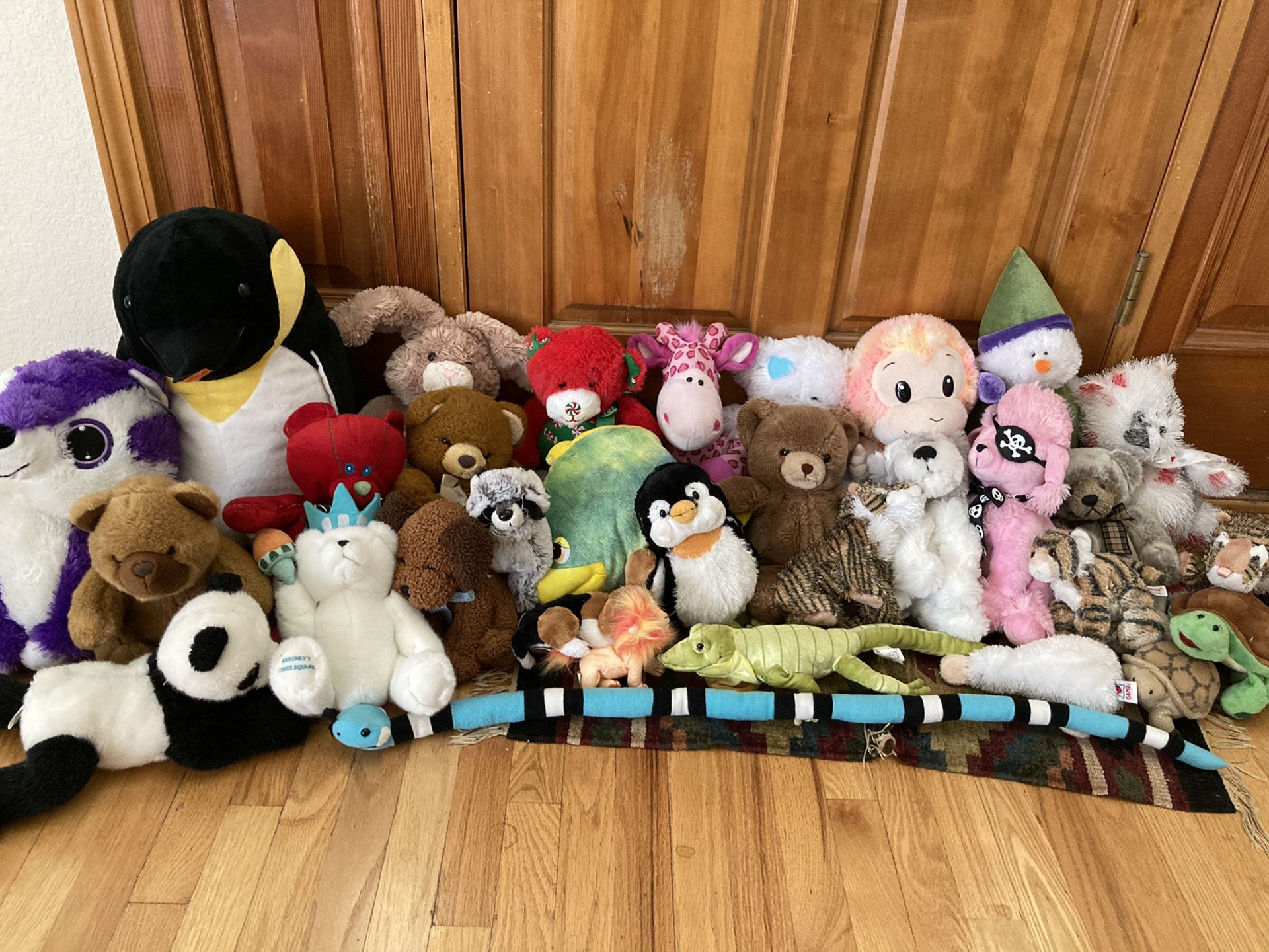 Stuffed animals/plushies