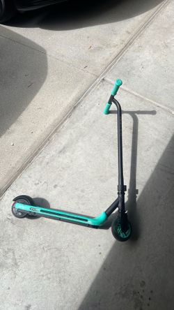 Ninebot Electric Kick Scooter – Powers On (No Charger Included)