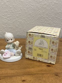 Precious Moments Sharing Sweet Moments Together