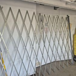 Single scissor gate 10ft wide