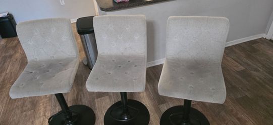 4 Bar Stools