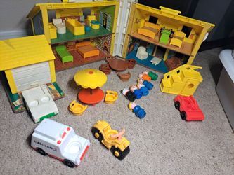 Vintage fisher price little people house