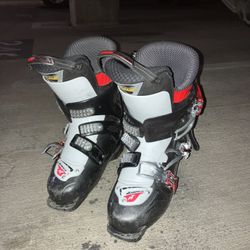 Size 9 Ski boots