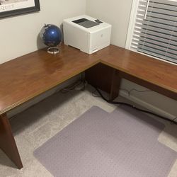 U Shape Desk -Excellent Condition!