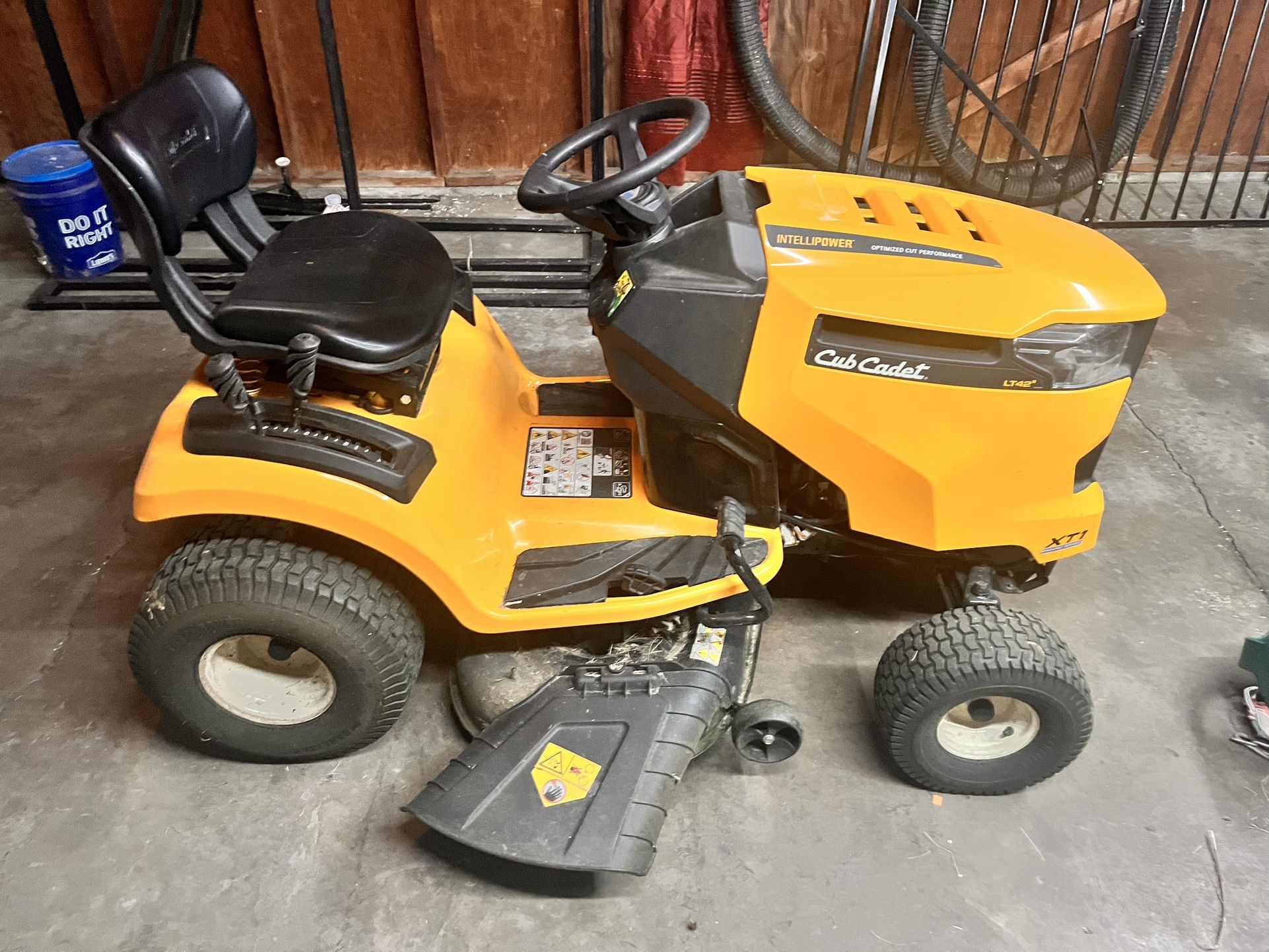 Cub Cadet 42” Deck Hydro Stat  2020 78 Hrs