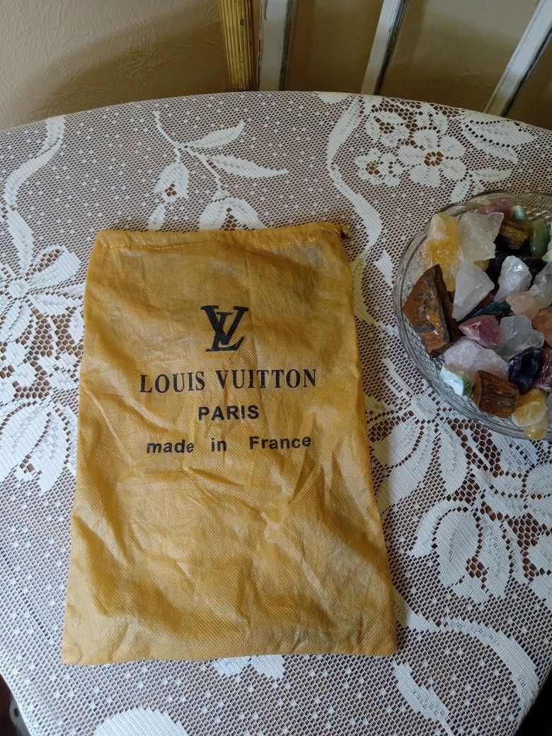 Louis Vuitton Dust Bag W Drawstring 13.5Lx9W for Sale in Lakeland
