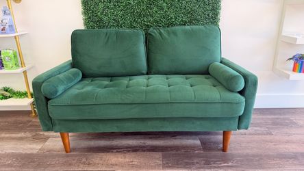Green love seat like new!