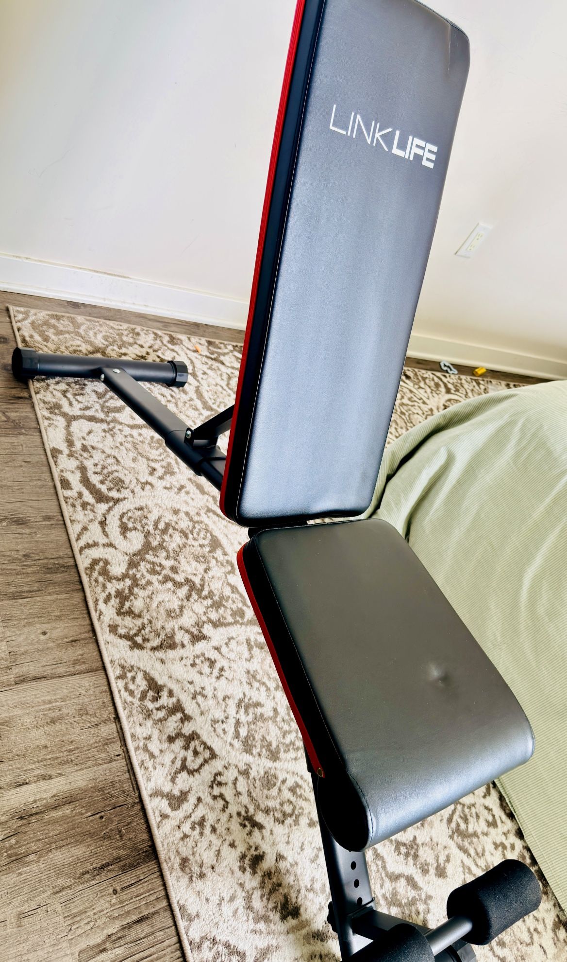 Adjustable Weight Bench (Black).