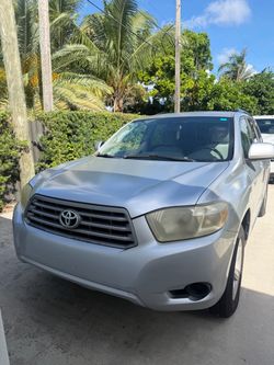 Toyota Highlander SUV Silver