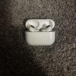 AirPod Pro Gen 1 Lighting For Plug In 