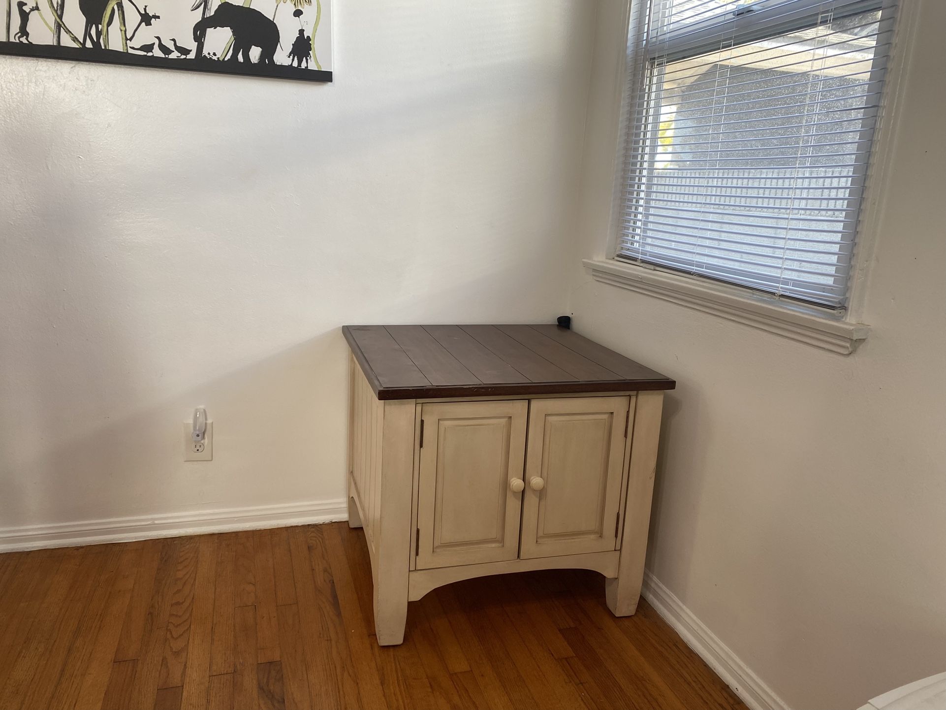 New furnitures for sale, only used for staging the house