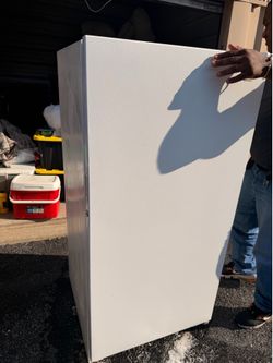 Upright standing freezer - White