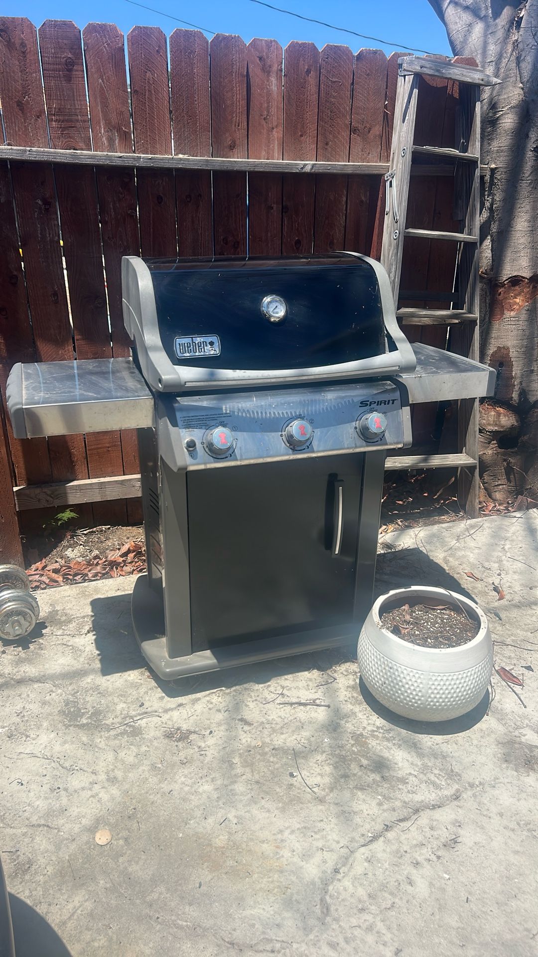 WEBER BBQ Gas Grill, Needs To Be Fixed