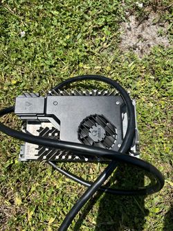 Golf cart/car battery charger