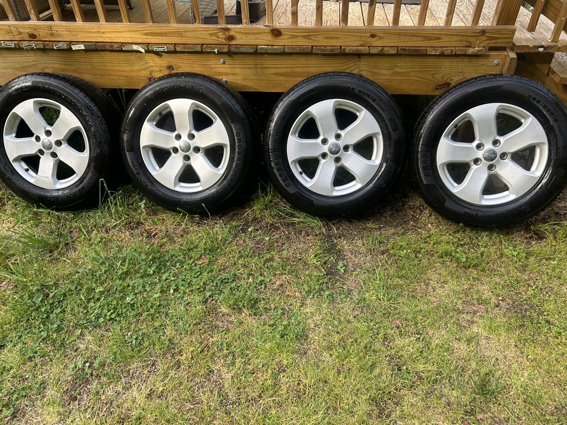 265/60/18 Jeep Wheels And Tires In Excellent Condition. No issues The Tires Are Basically Brand New! Cheaper Than A Full Set Of New Tires With Wheels