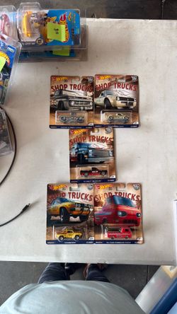 Hot wheels shop truck set