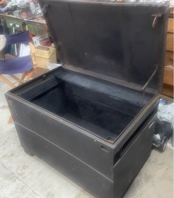 Steel tool box