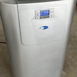 Air Conditioner Like New -12,000 BTU 