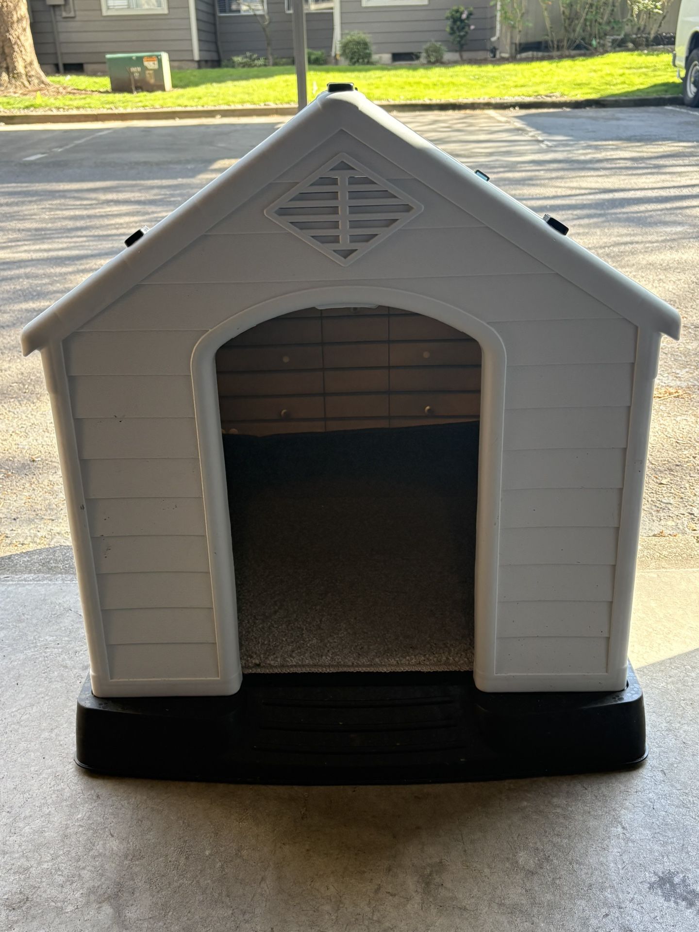 Outdoor Dog/Cat House