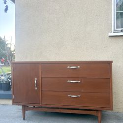 Elegant 1960's Bassett Record Credenza Buffet Table