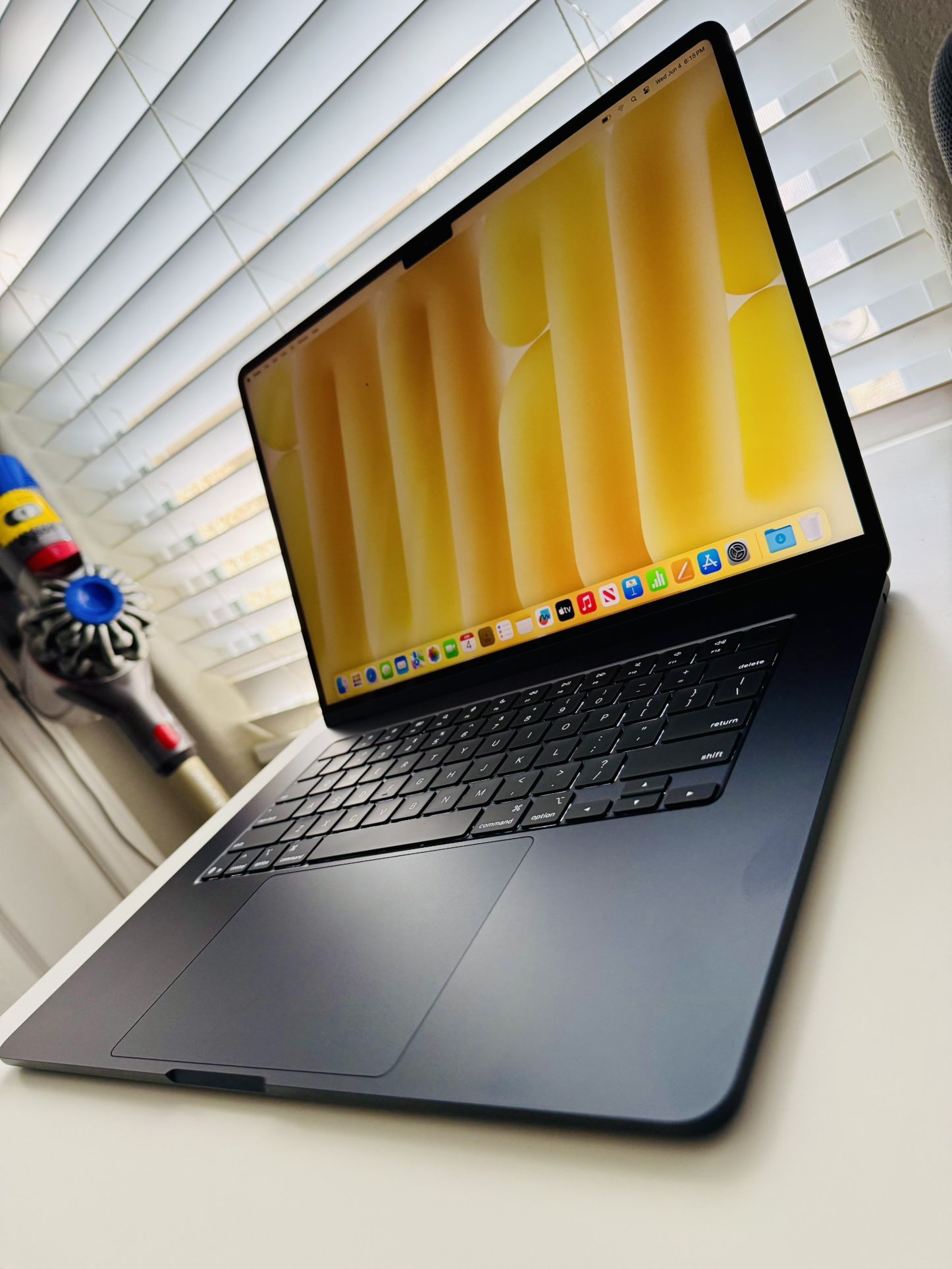 Apple MacBook Air M2 15-inch, 256GB, 8GB ! Like New Paid $1400 Asking $850