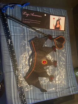 Leg Avenue Royal Crown Headband and Heart Scepter Set