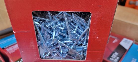 Box Of 45 Ib Roofing Nails 1-1/2 in