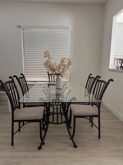6-Piece Glass Dining Table Set – Metal Frame – Great Condition
