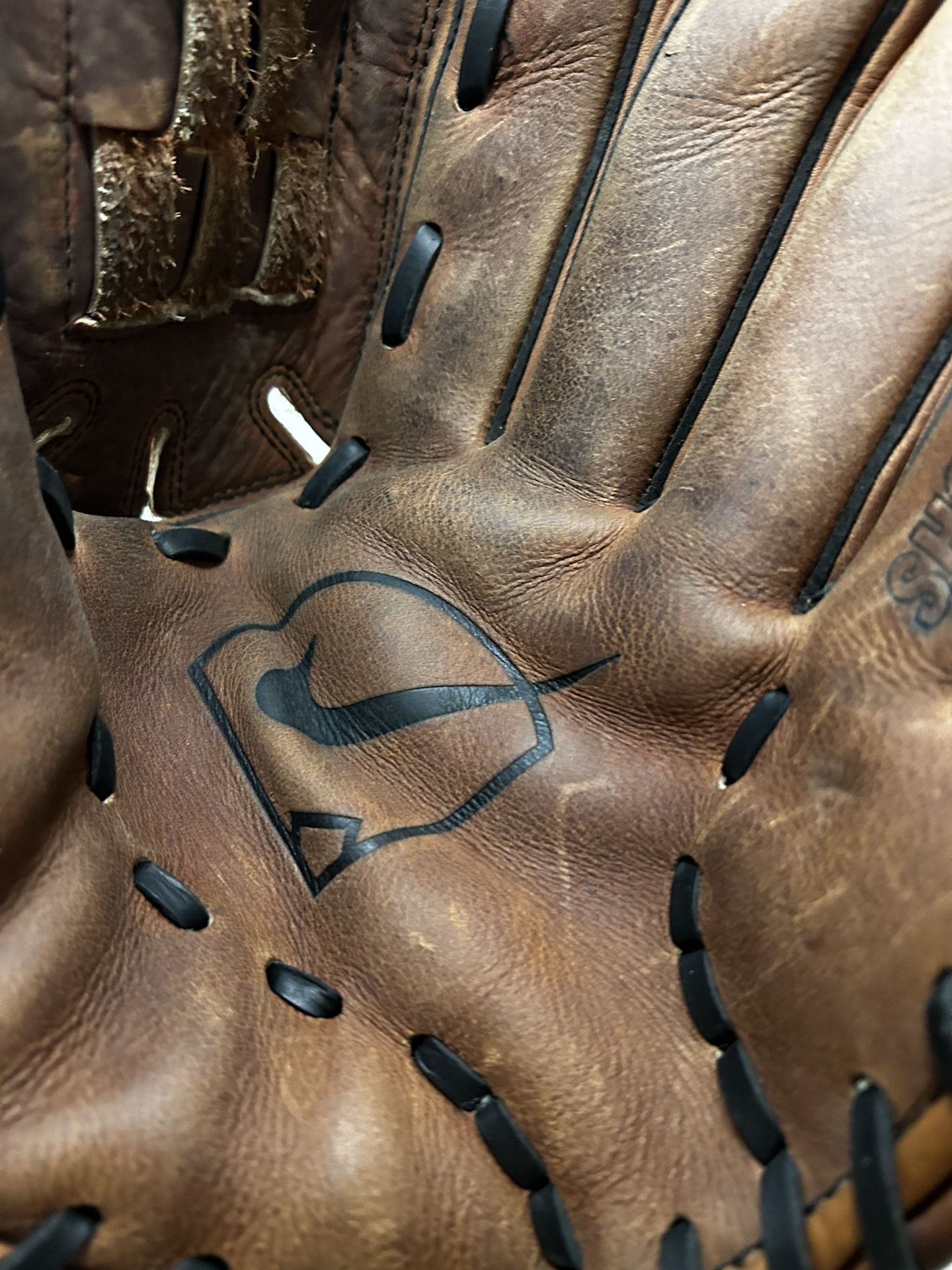 NIKE Dri-Fit Show Team 1300 13" RHT BASEBALL SOFTBALL GLOVE Right Hand Throw