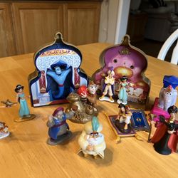 Large vintage playset of Disneys Aladdin