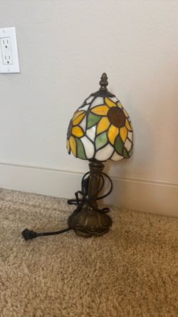 Working floral Tiffany style lamp