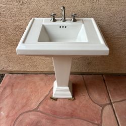 Bathroom Sink Pedestal / Faucet