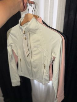 Define Lululemon cropped jackets