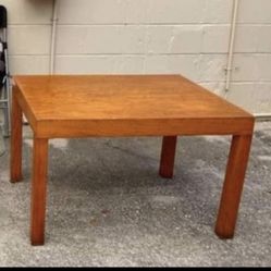 Coffee Table $25 🚚🎈🎁🍀table, Side Table, Kids Table, Craft Table, Side table, Little Table.