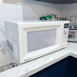 MICROWAVE OVEN (Retail over $60)!