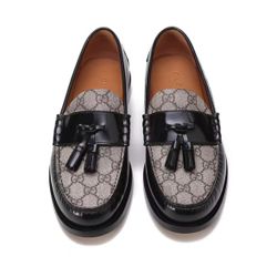 Gucci canvas fringed decorated mocassin loafersThe size is 9.5.