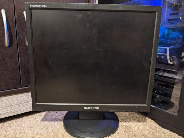 17" Samsung Monitor