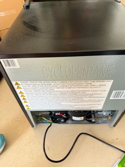 Small refrigerator with freezer