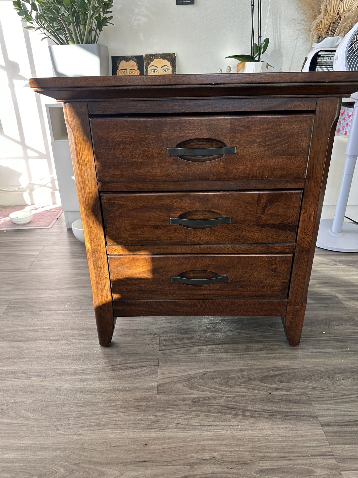 SOLID WOOD NIGHTSTAND / BEDROOM SIDE TABLE