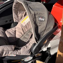 Chicco Key fit 30 Car seat And Base