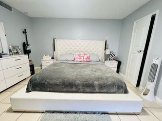 Bedroom set