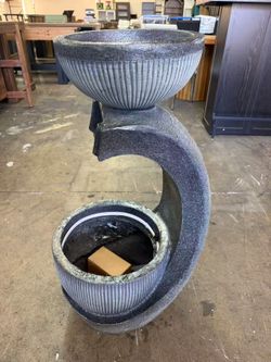 1012 Water fountain with light