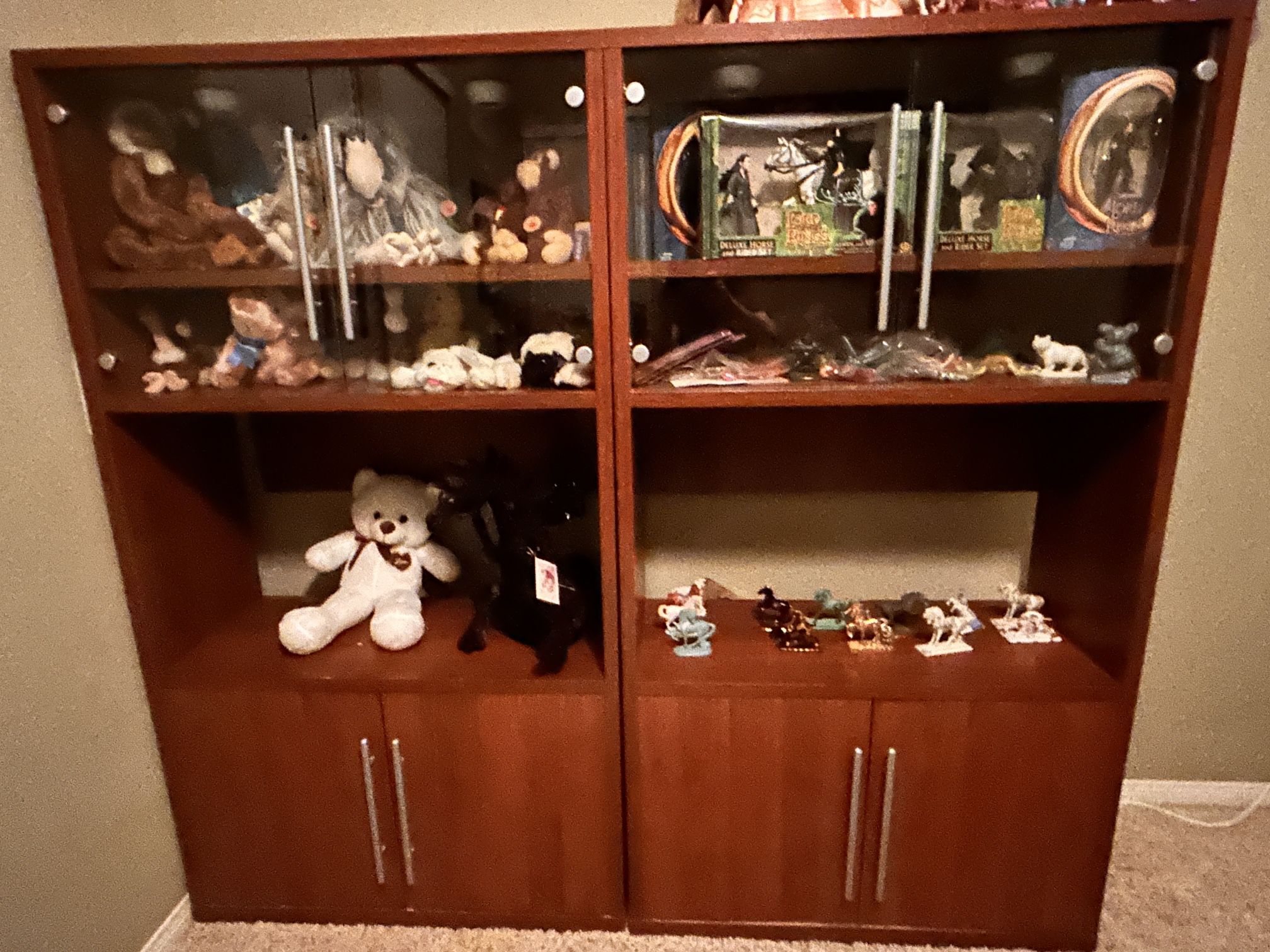 Display Cabinet With Glass Doors And Light